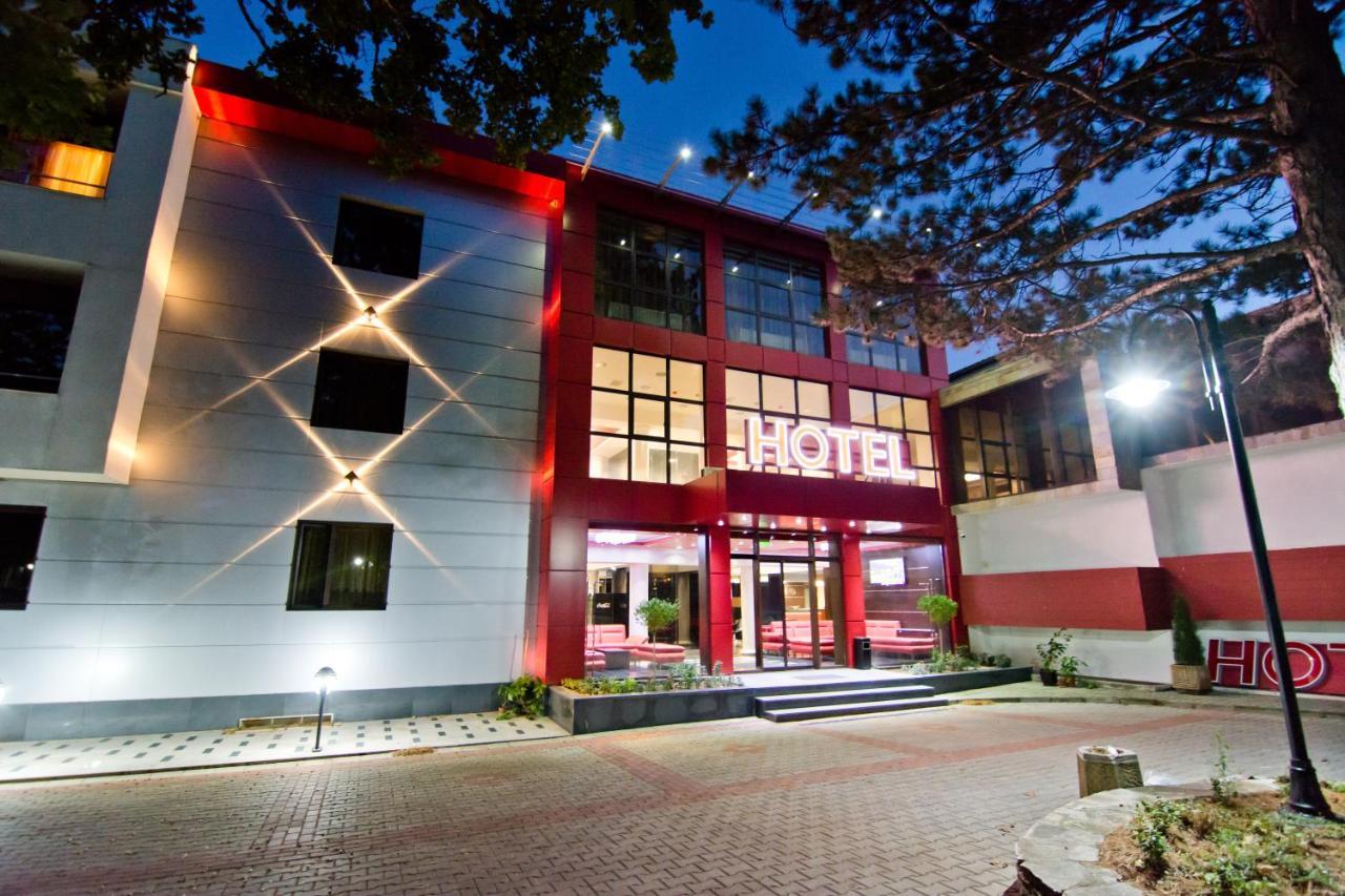 Семеен Хотел Романтика Chaskowo Exterior foto